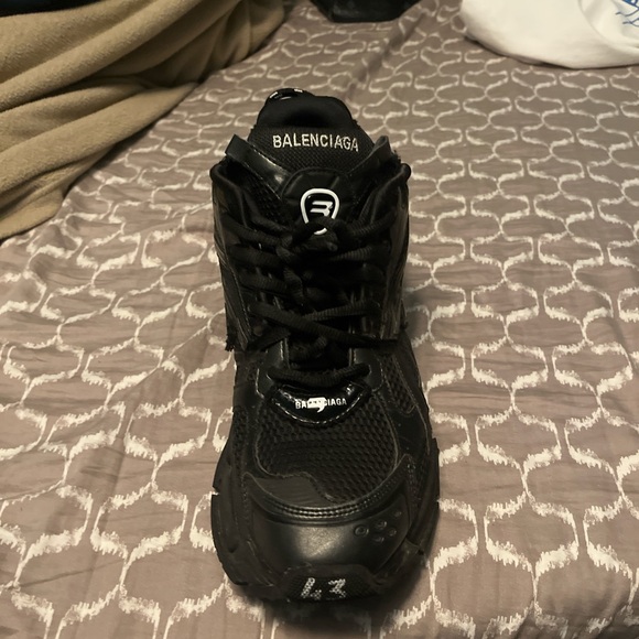 Worn 2 times basically new
Size 43 EU
These shoes go with almost everything - Picture 2 of 4